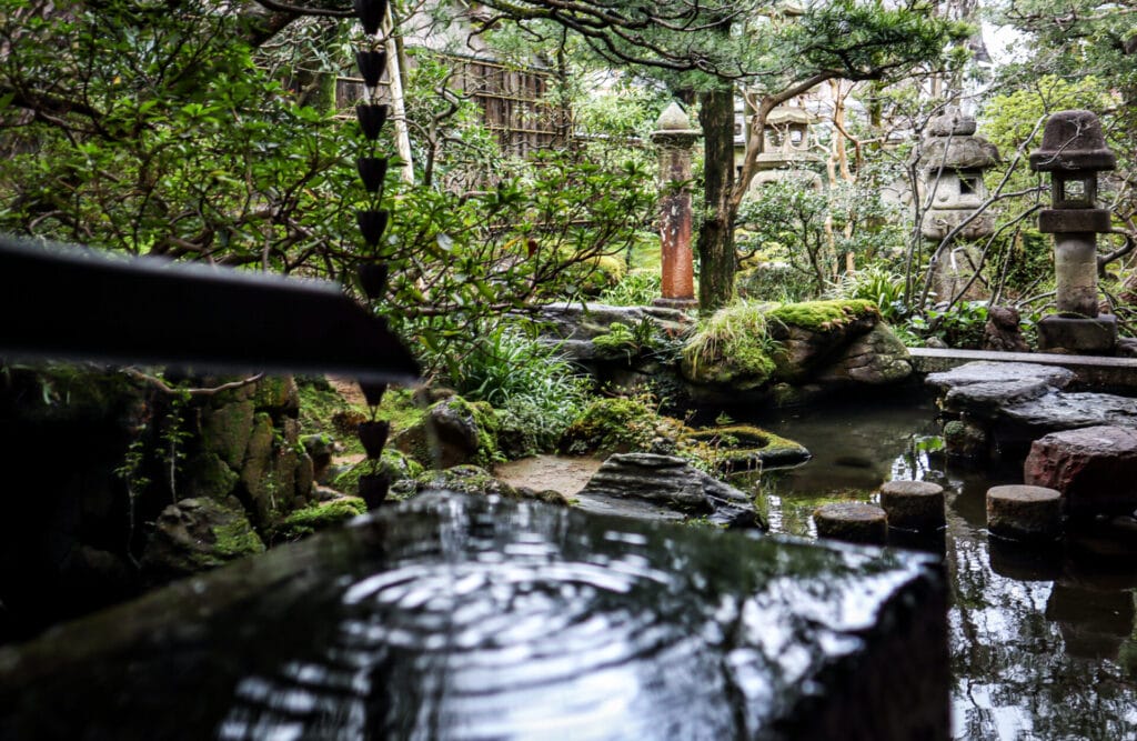 tsukubai-water-basin-japanese-gardens