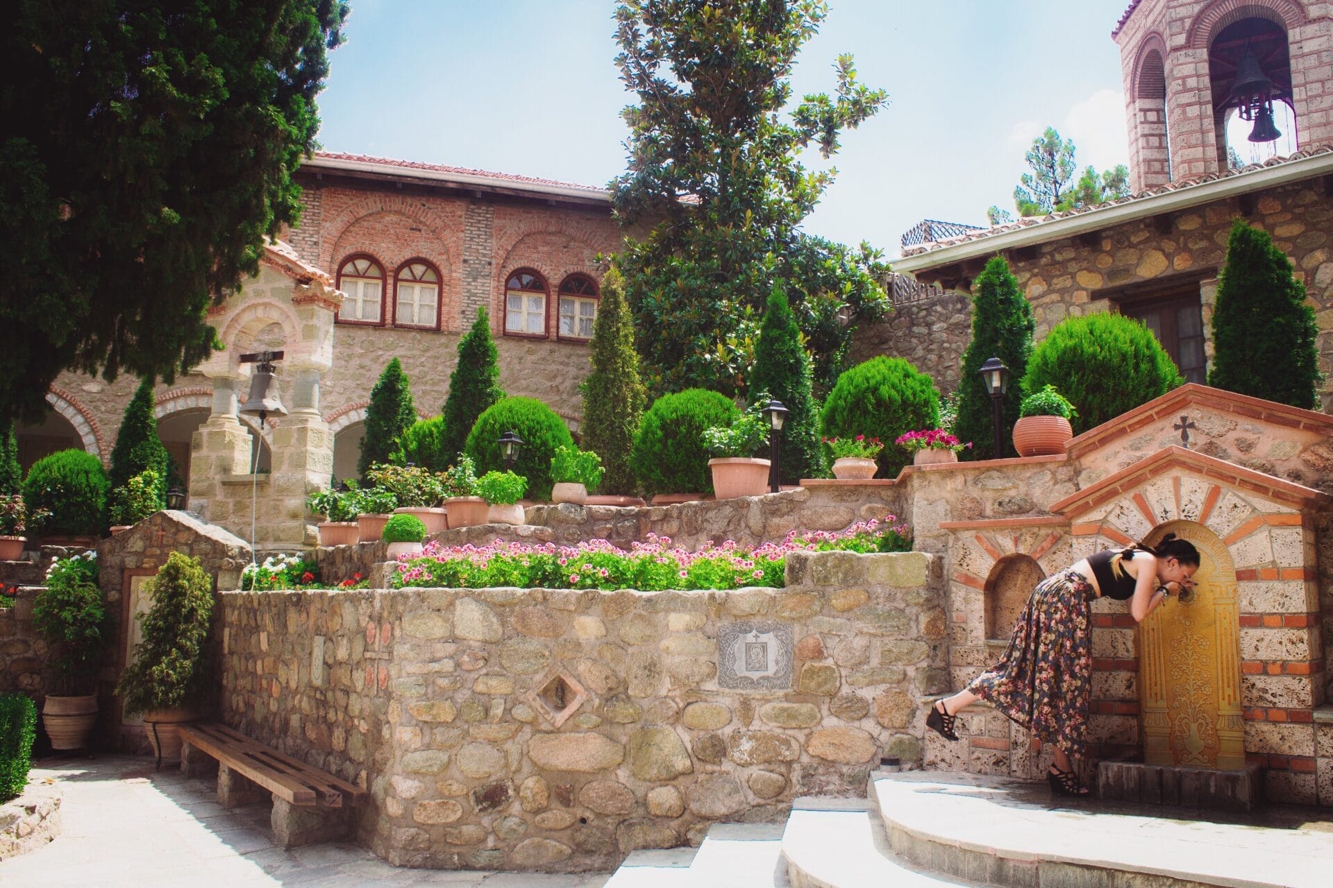 natural-stone-wall-flower-bed-wall
